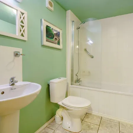 1 Bed In Kirkland 79467 Holiday home *